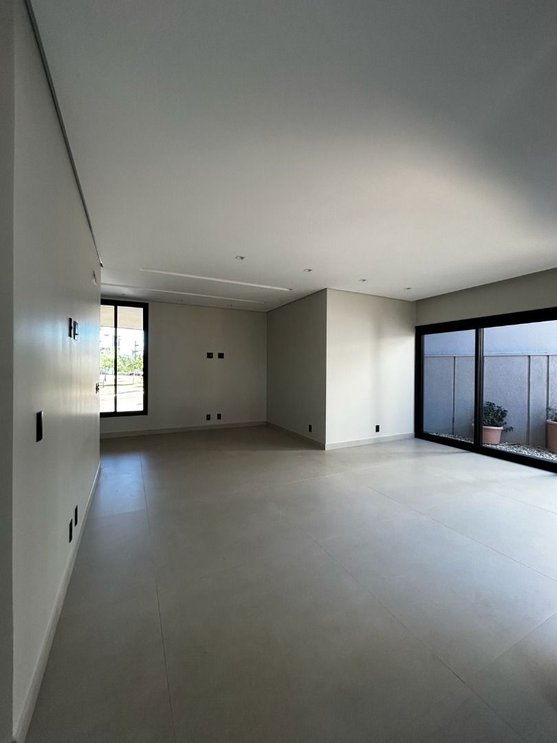 Sofisticação, Elegância e Exclusividade em um Magnífico Sobrado de Alto Padrão em Condomínio Fechado