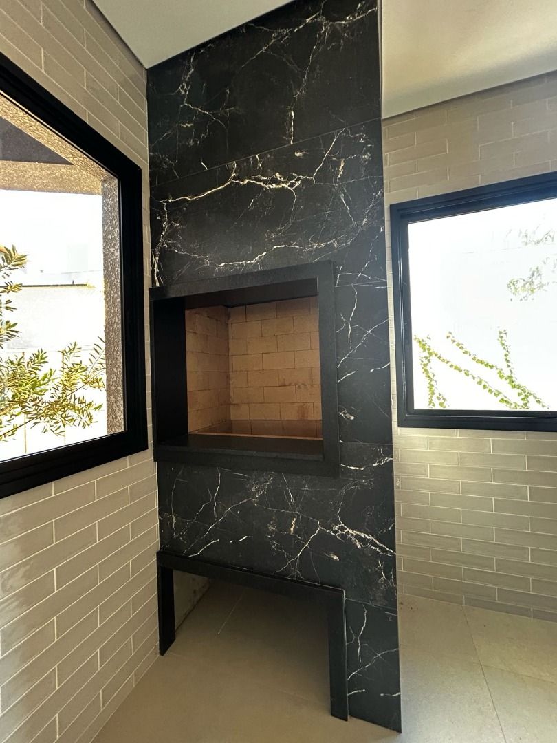 Sofisticação, Elegância e Exclusividade em um Magnífico Sobrado de Alto Padrão em Condomínio Fechado