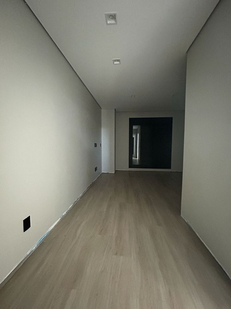 Sofisticação, Elegância e Exclusividade em um Magnífico Sobrado de Alto Padrão em Condomínio Fechado
