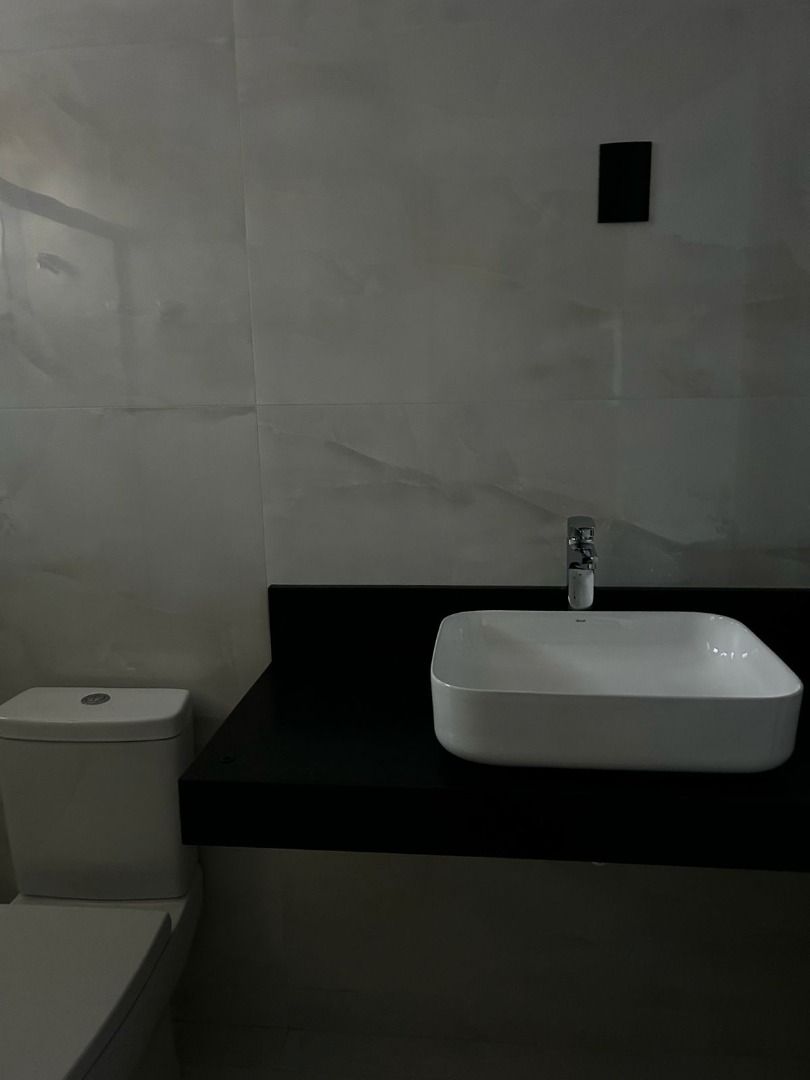 Sofisticação, Elegância e Exclusividade em um Magnífico Sobrado de Alto Padrão em Condomínio Fechado