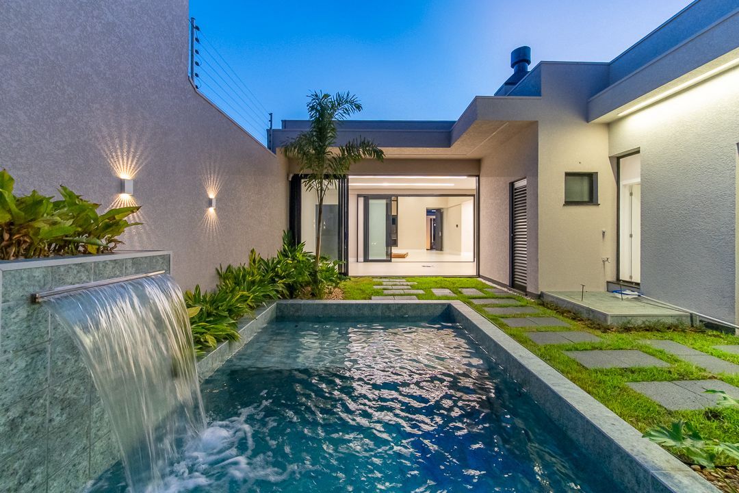 EXCELENTE CASA DE ALTO PADRAO EM BAIRRO NOBRE DE CASCAVEL