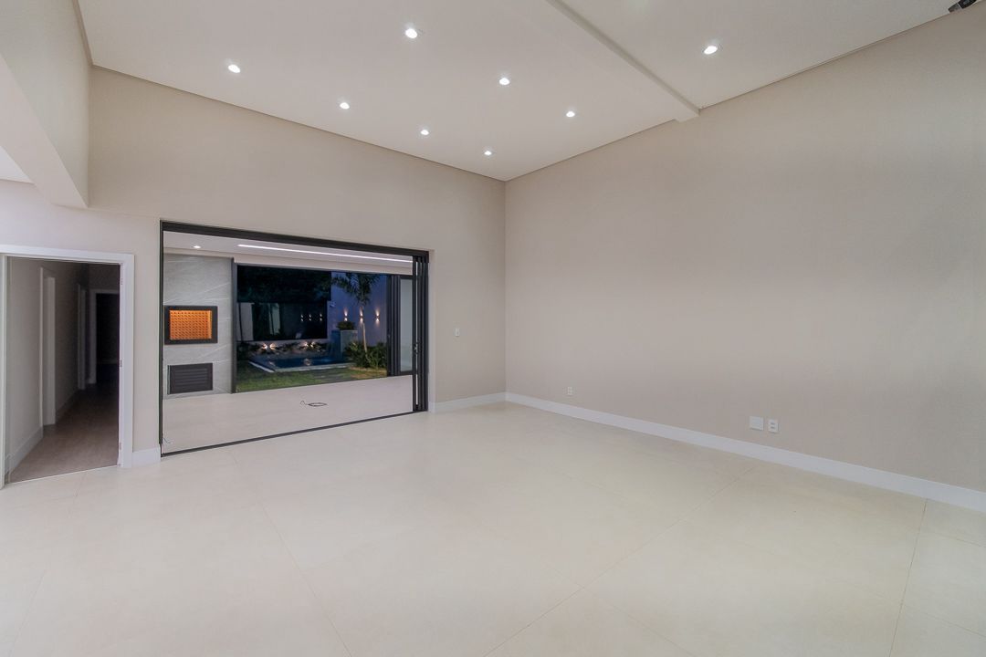 EXCELENTE CASA DE ALTO PADRAO EM BAIRRO NOBRE DE CASCAVEL
