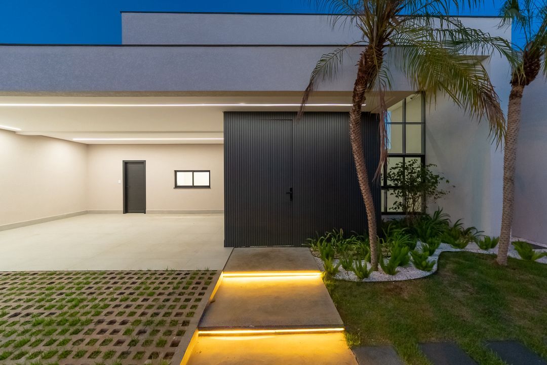 EXCELENTE CASA DE ALTO PADRAO EM BAIRRO NOBRE DE CASCAVEL