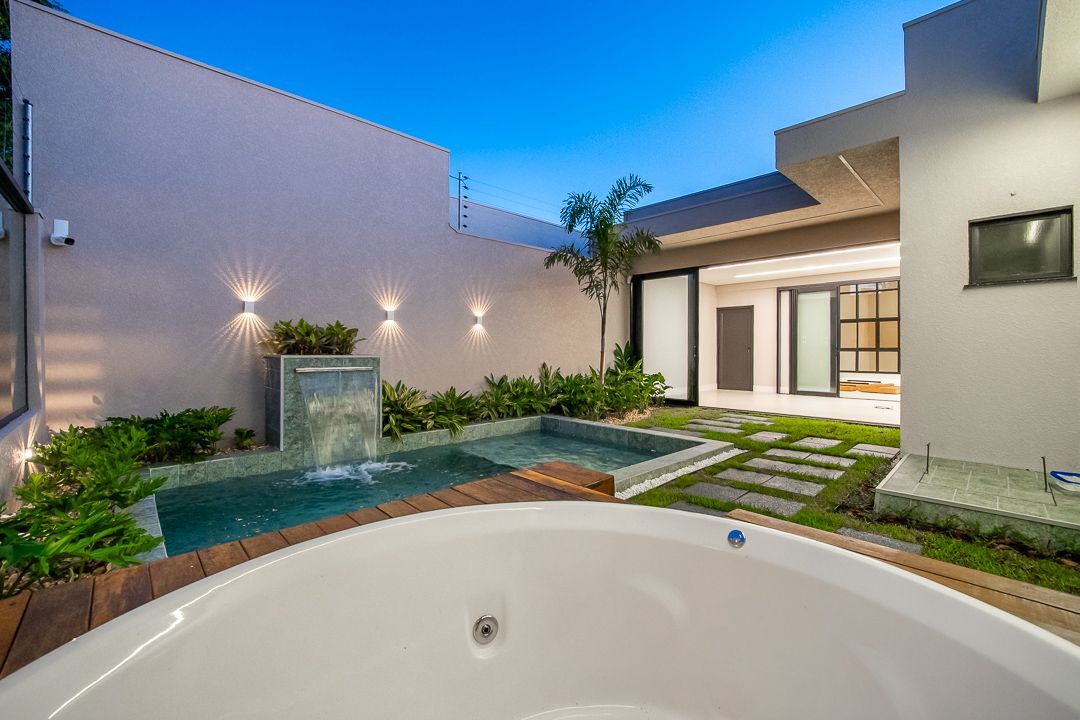EXCELENTE CASA DE ALTO PADRAO EM BAIRRO NOBRE DE CASCAVEL