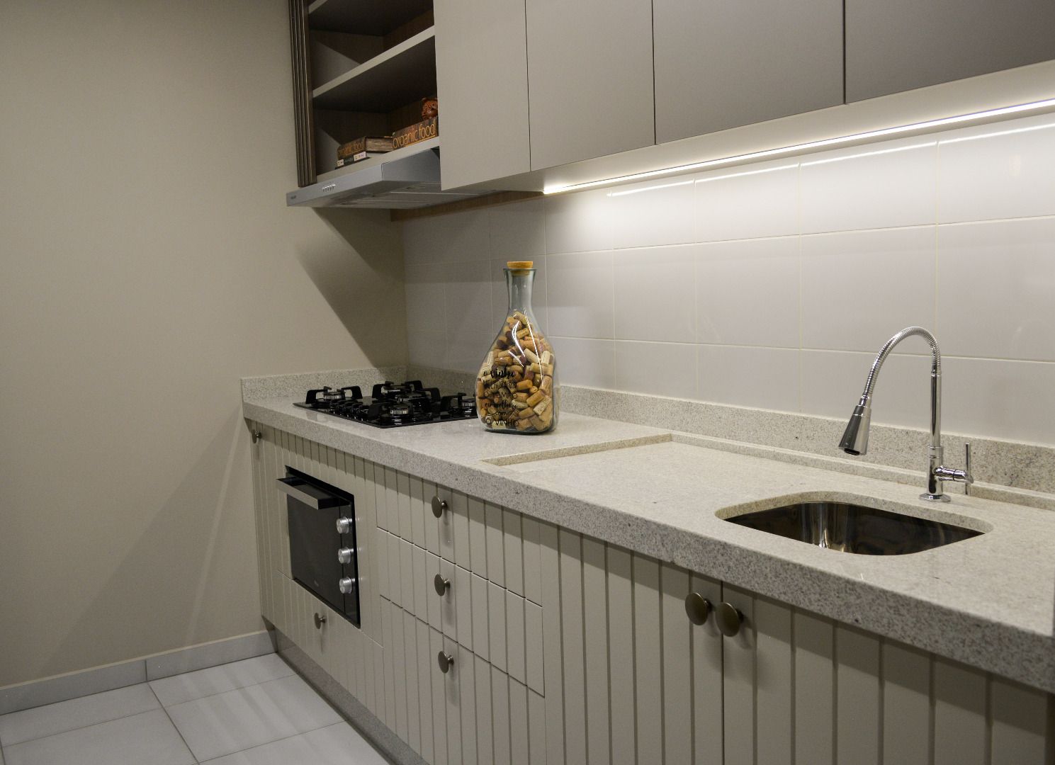 Apartamento com 2 dormitórios à venda, 61 m² por R$ 314.000,00 - Pioneiros Catarinenses - Cascavel/PR