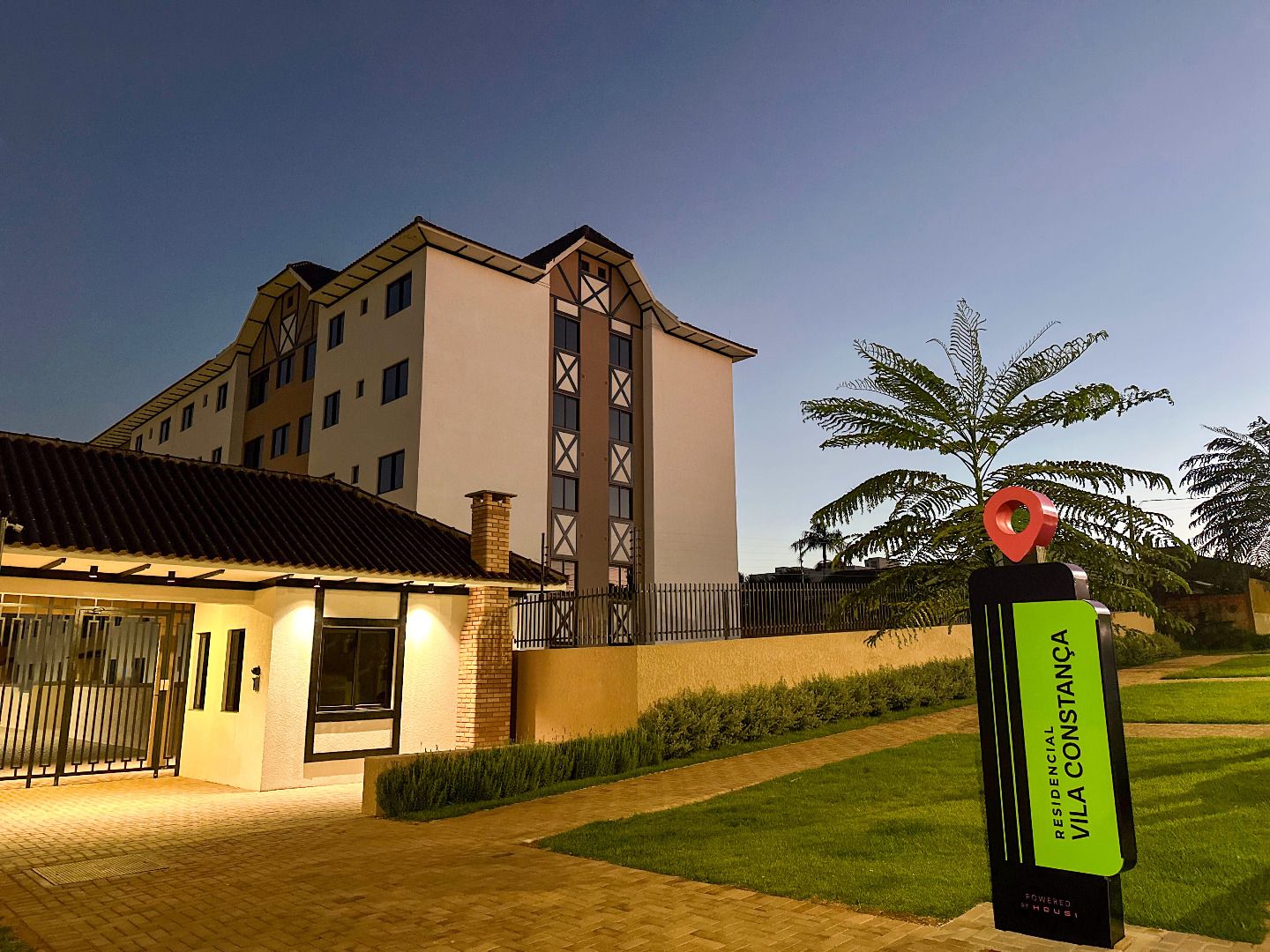 Apartamento com 2 dormitórios à venda, 61 m² por R$ 314.000,00 - Pioneiros Catarinenses - Cascavel/PR