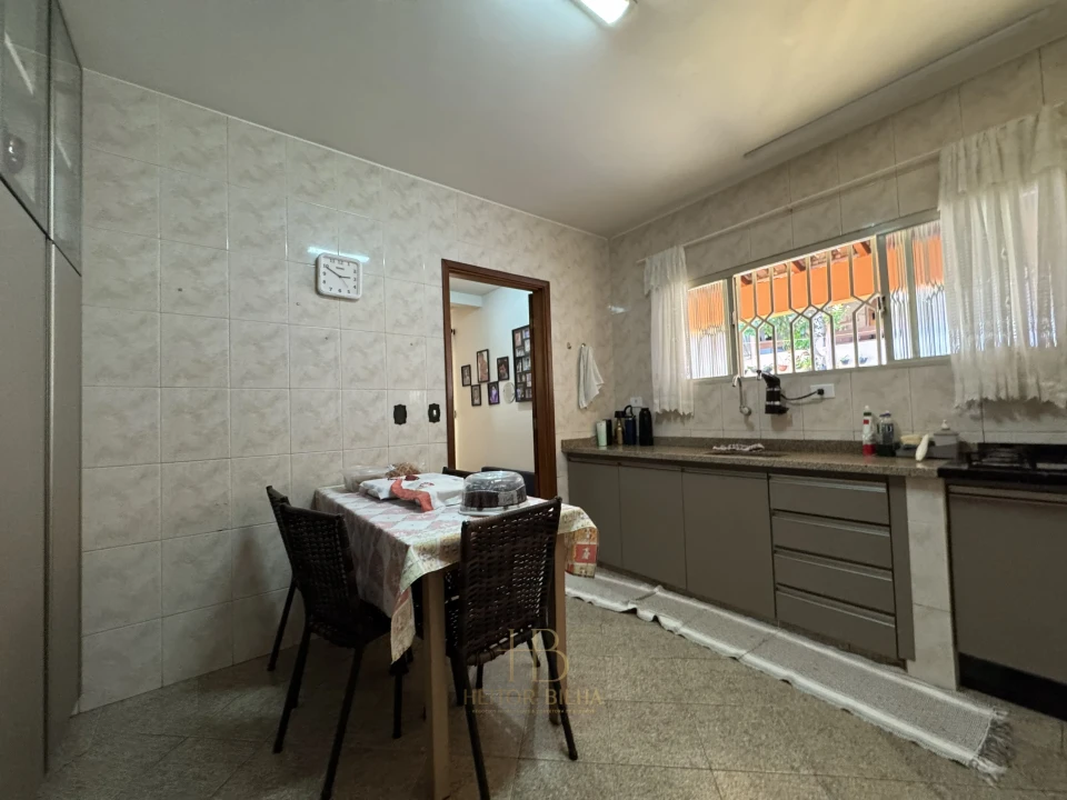 Imagens do imóveis Casa à Venda em Londrina no Jardim Champagnat, Região Oeste de Londrina