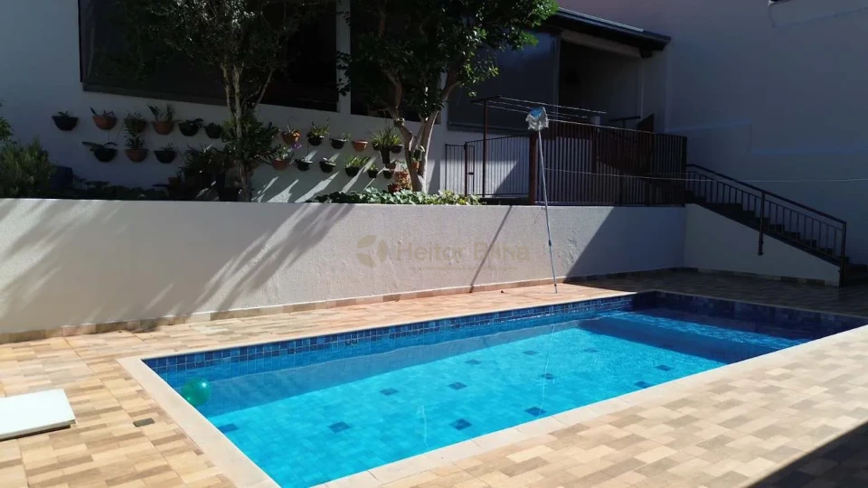 Imagens do imóveis Casa à Venda em Londrina no Jardim Champagnat, Região Oeste de Londrina