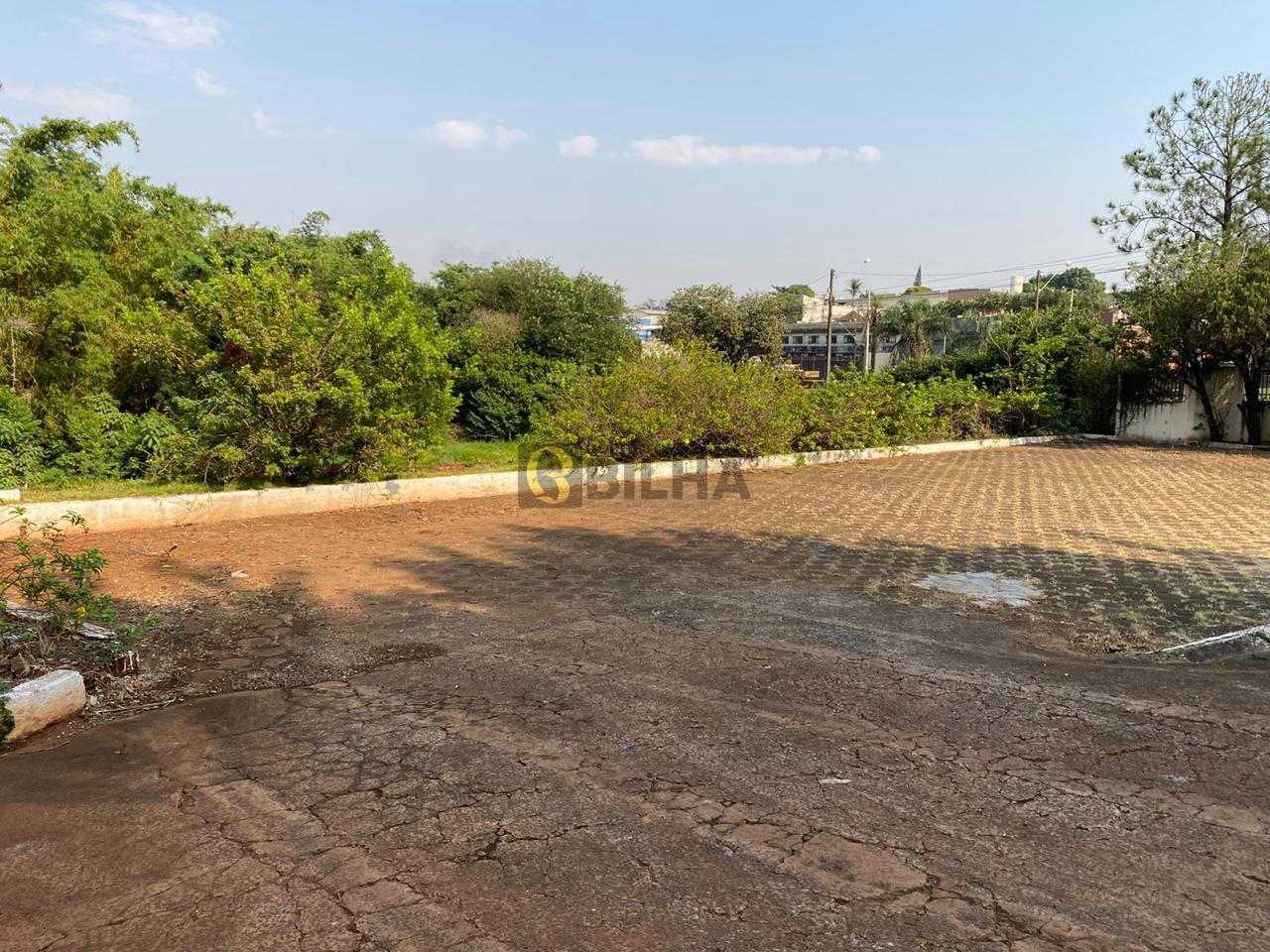Imagens do imóveis Grande Terreno com Edificação Comercial - SALÂO - em Londrina-PR