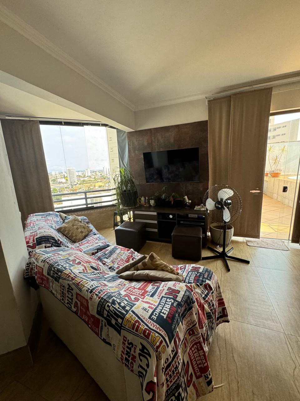 Imagens do imóveis Cobertura Duplex a venda no condomínio Ed. Coral Gables no bairro Centro.