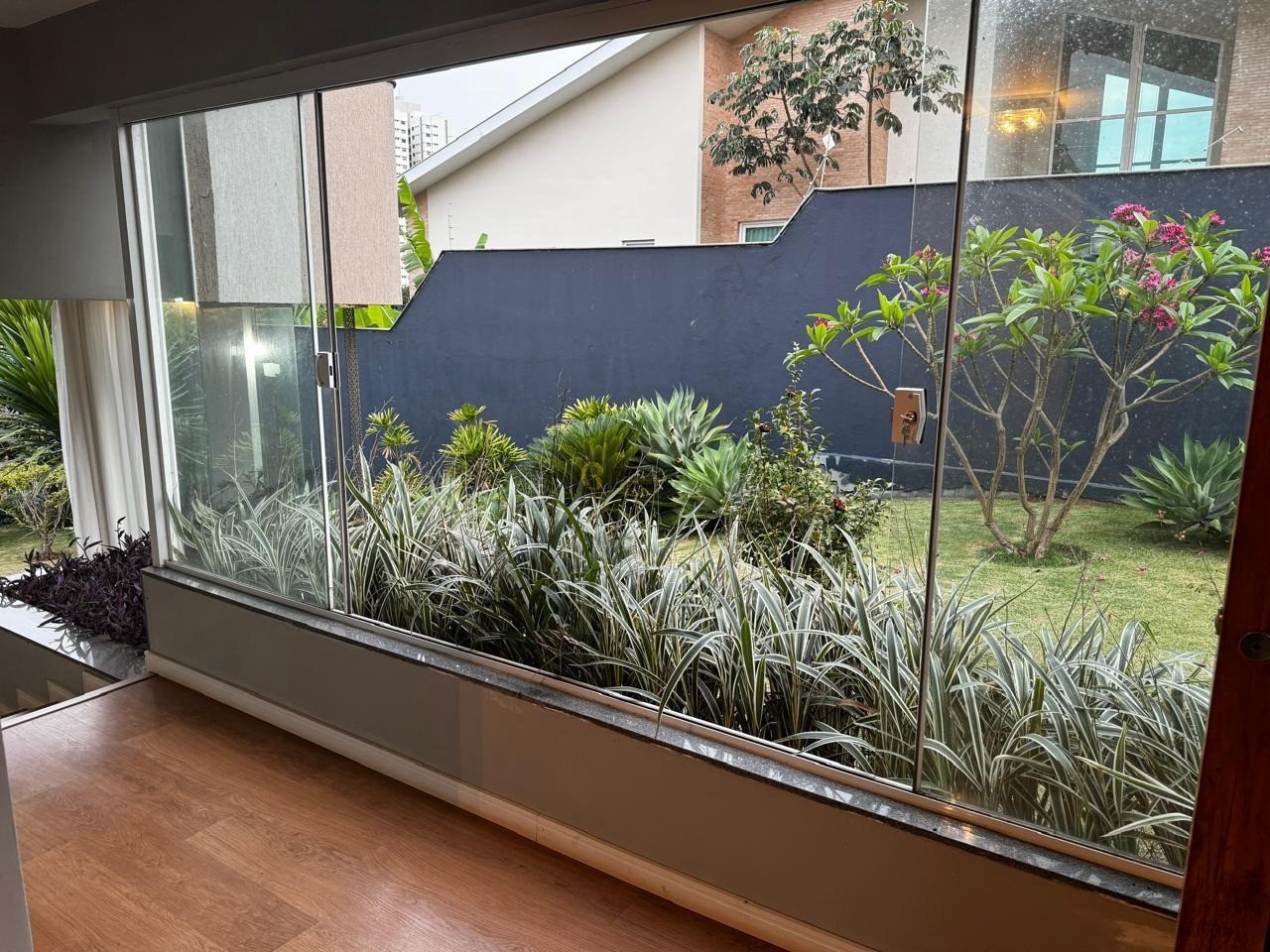 Imagens do imóveis Casa de Luxo com 3 suítes no bairro Colina Verde