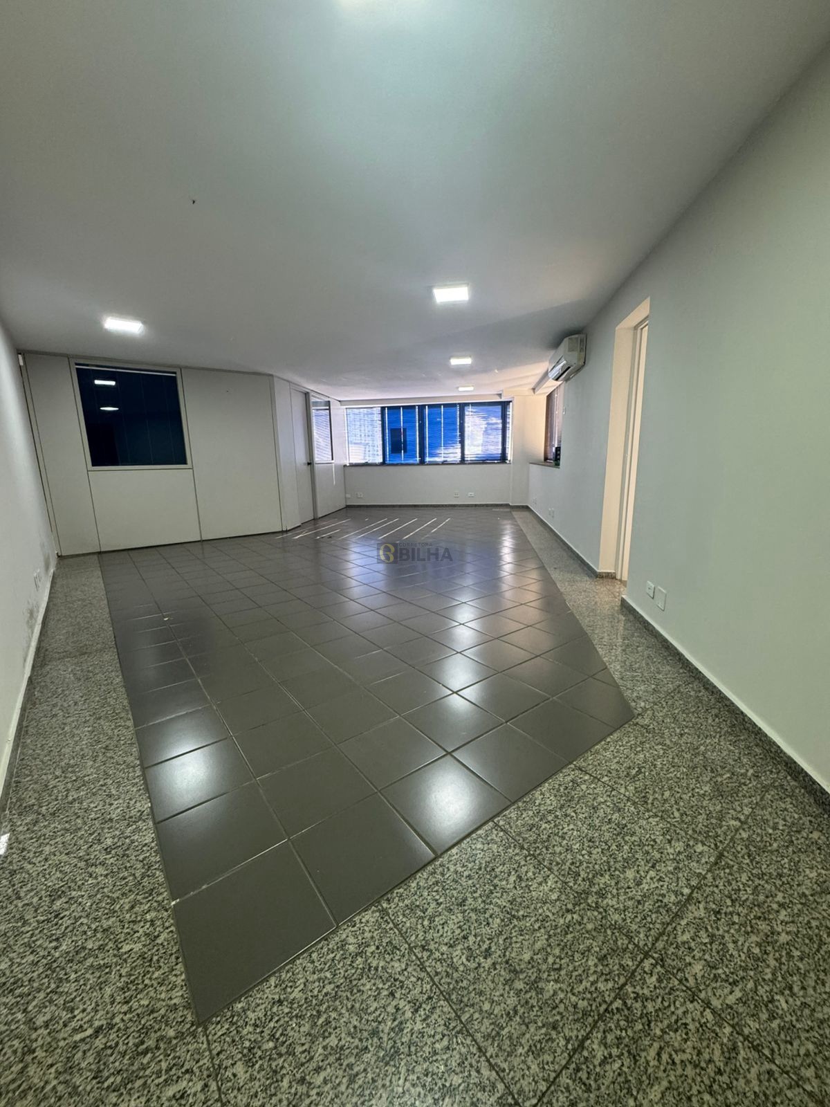 Imagens do imóveis Sala para alugar no condomínio Edifício Trader Center !!!