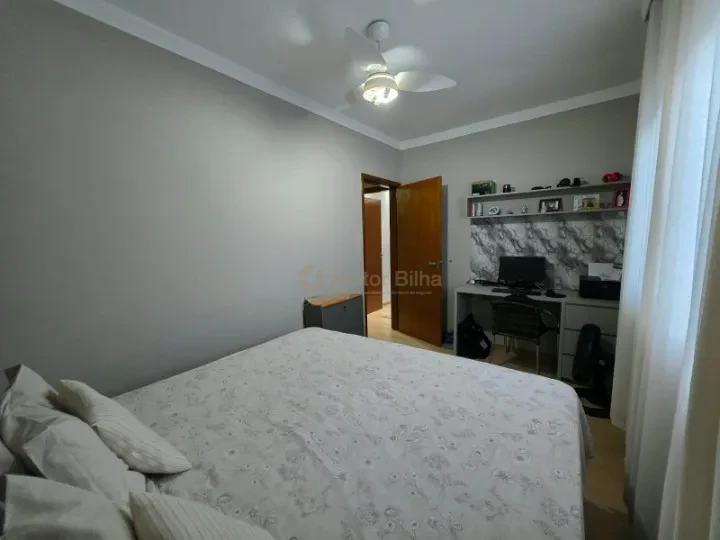 Imagens do imóveis Casa com Edícula no Jd. São Pedro