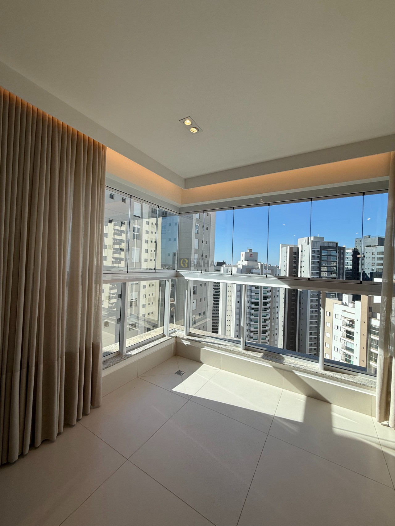 Imagens do imóveis Apartamento de alto padrão a venda no condomínio Edifício Landmark no bairro Gleba Fazenda Palhano - Londrina/PR