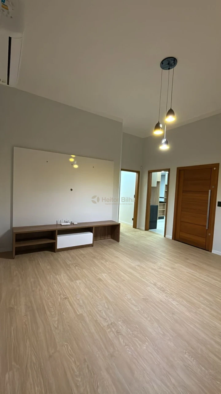 Imagens do imóveis Casa com Piscina em Ibiporã