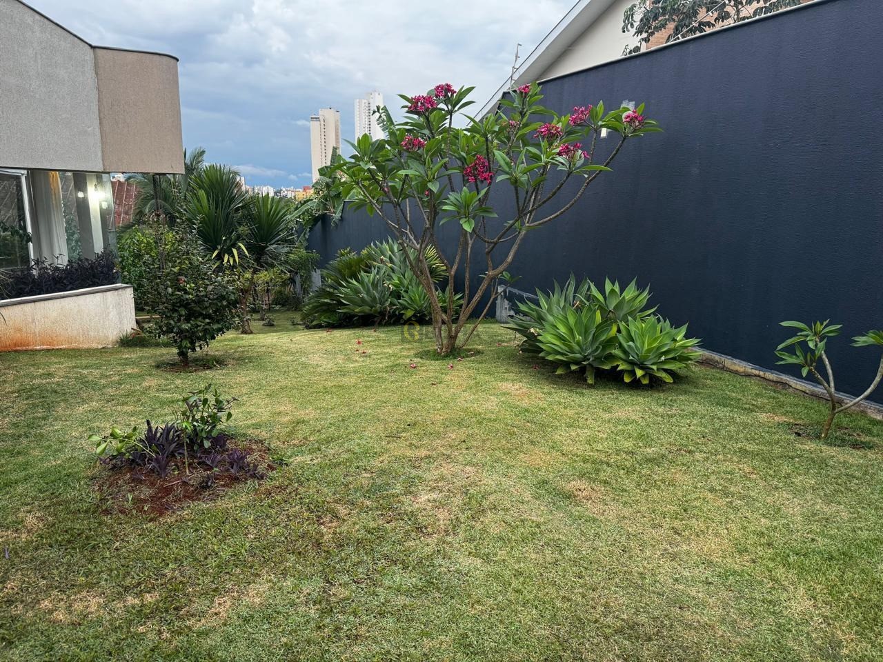 Imagens do imóveis Casa de Luxo com 3 suítes no bairro Colina Verde
