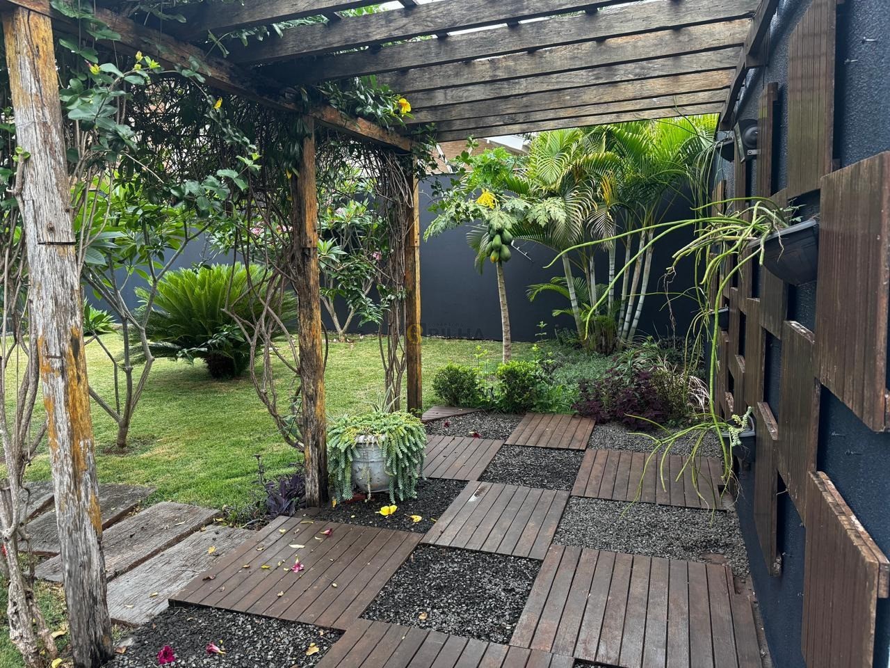 Imagens do imóveis Casa de Luxo com 3 suítes no bairro Colina Verde