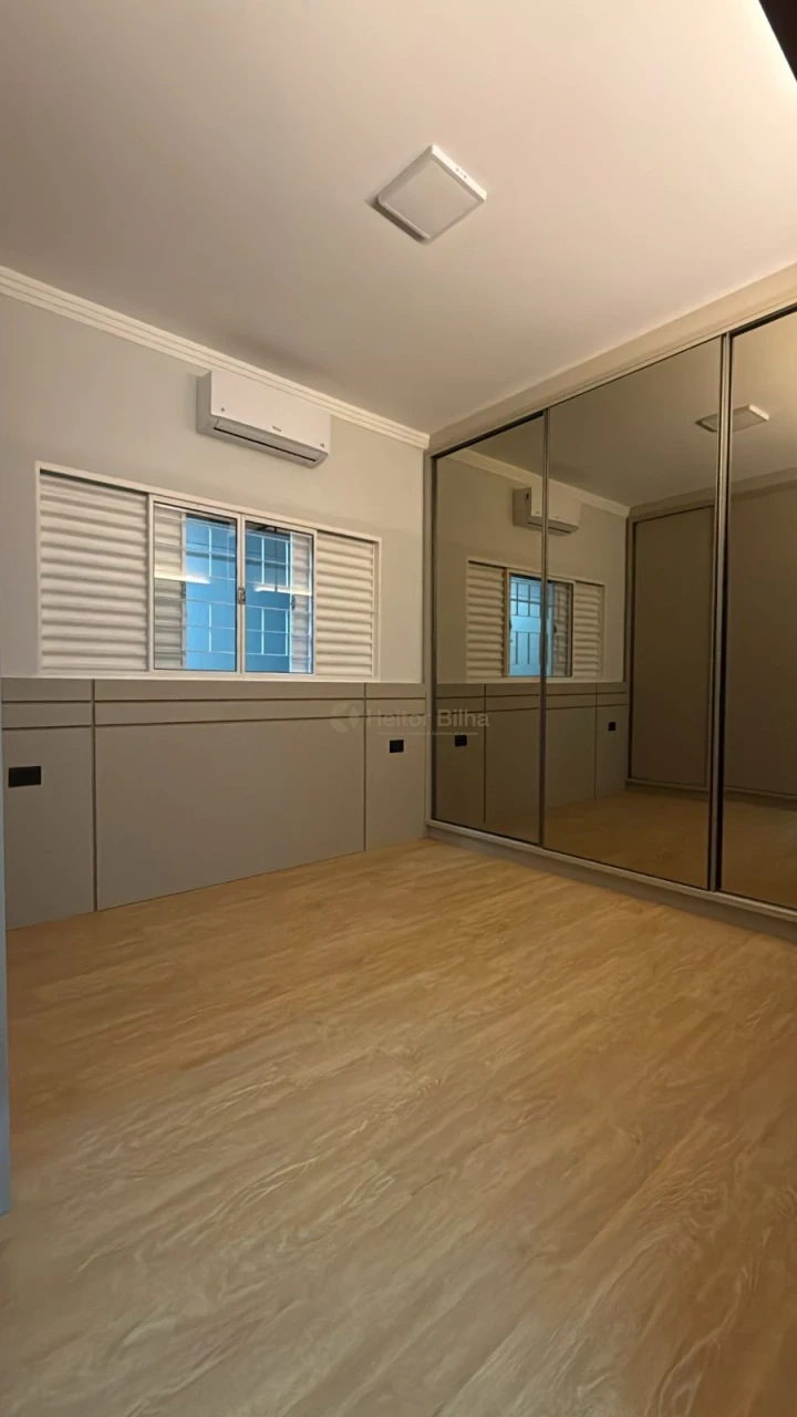 Imagens do imóveis Casa com Piscina em Ibiporã