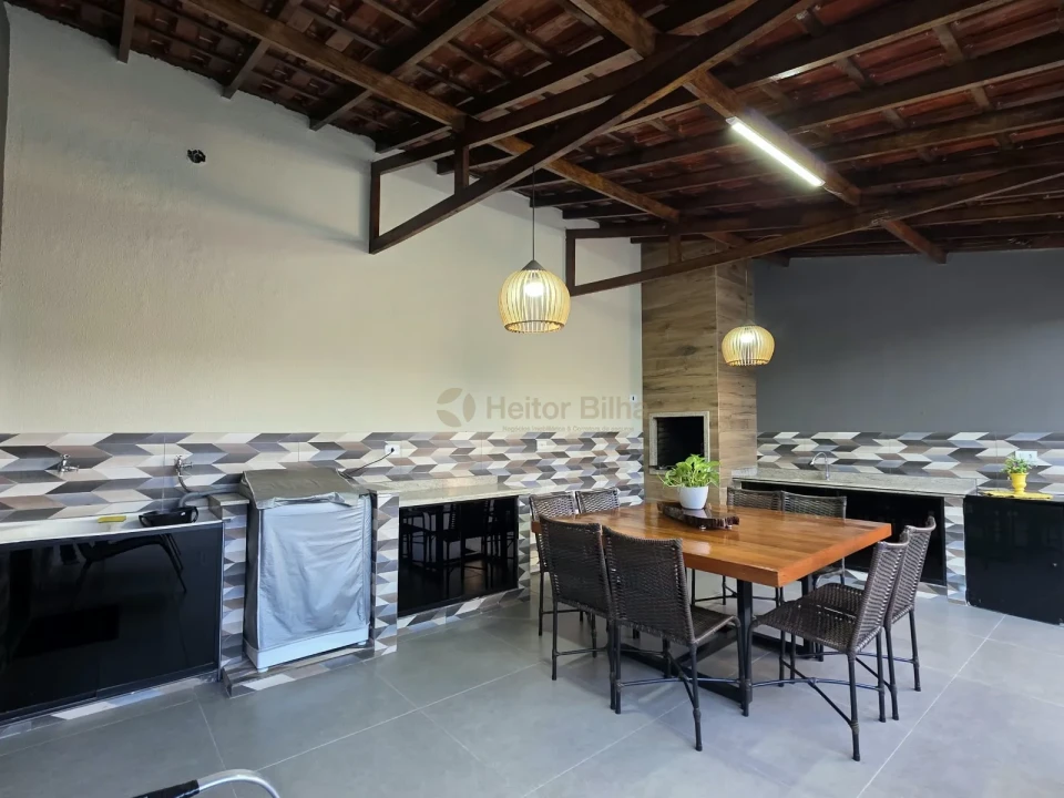 Imagens do imóveis Casa com Edícula no Jd. São Pedro