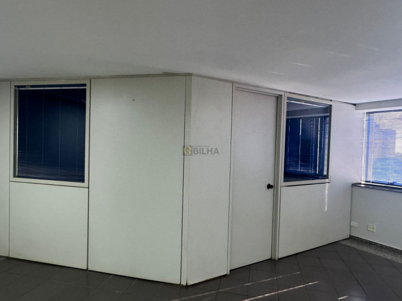 Imagens do imóveis Sala para alugar no condomínio Edifício Trader Center !!!