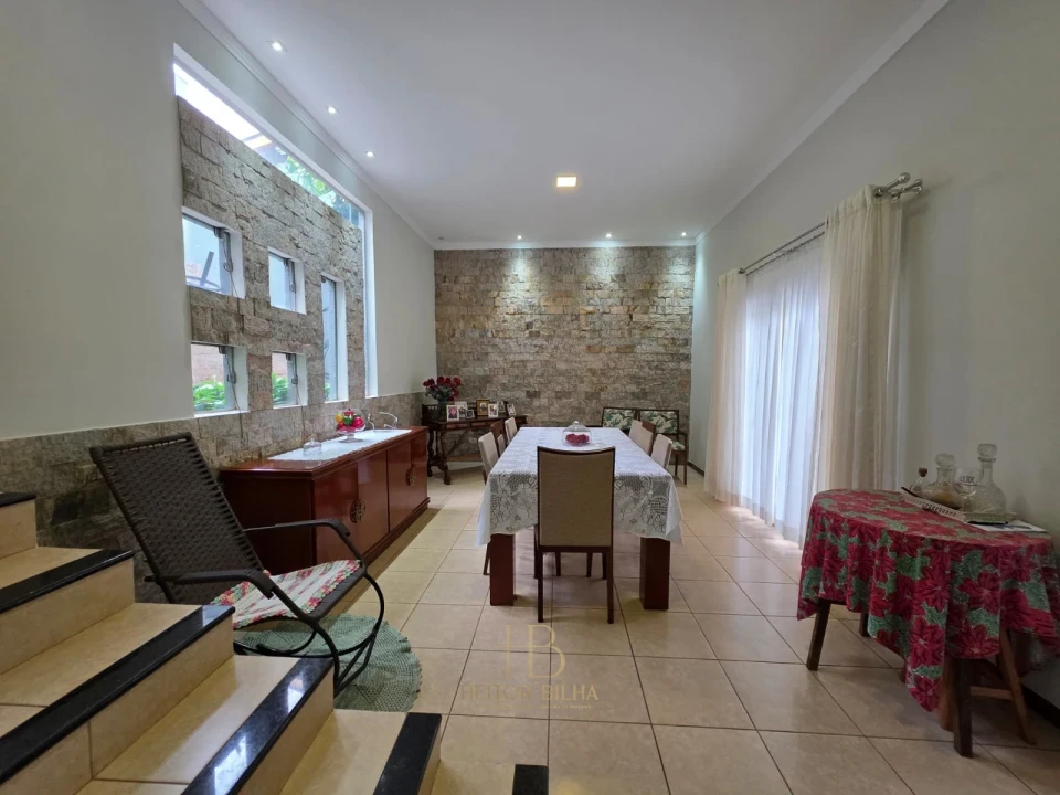 Imagens do imóveis Triplex à venda no Jardim Andrade