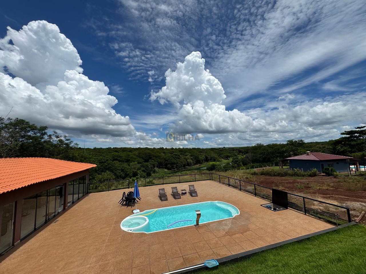 Imagens do imóveis Casa a venda no condomínio COND. RIVIERA DO NASCENTE COM PISCINA E 03 SUÍTES