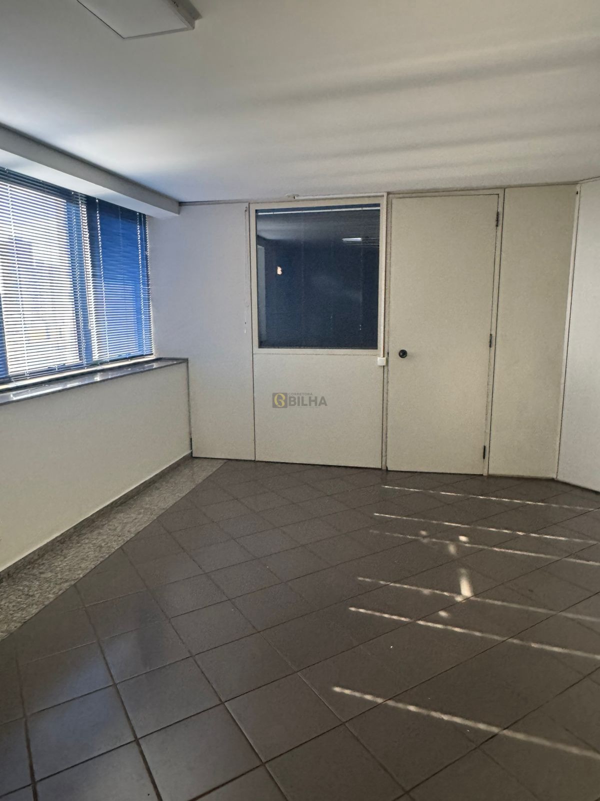 Imagens do imóveis Sala para alugar no condomínio Edifício Trader Center !!!