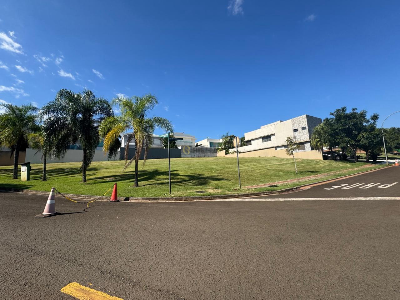 Imagens do imóveis Terreno a venda no condomínio Condomínio Alphaville Imbuias no bairro Vivendas do Arvoredo