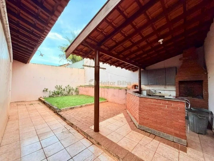 Imagens do imóveis Casa Assobradada Jd. Universitário