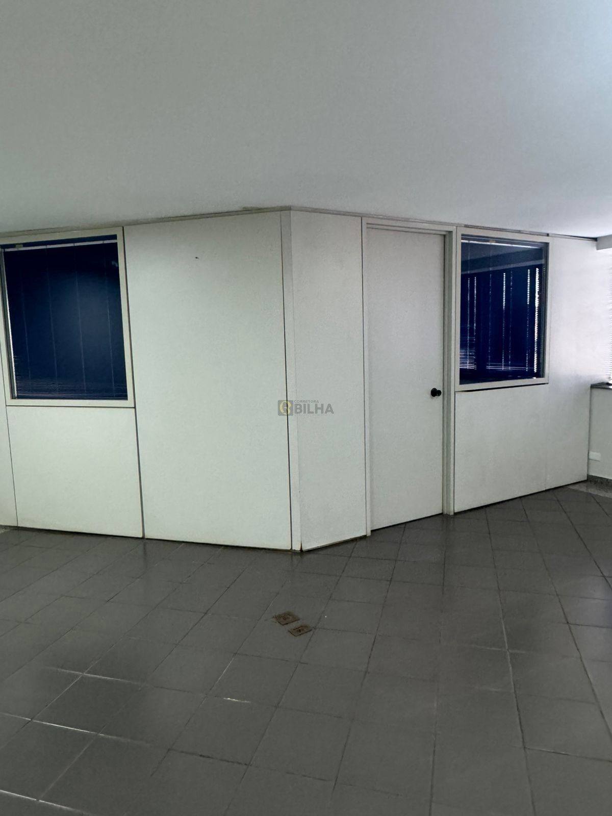Imagens do imóveis Sala para alugar no condomínio Edifício Trader Center !!!
