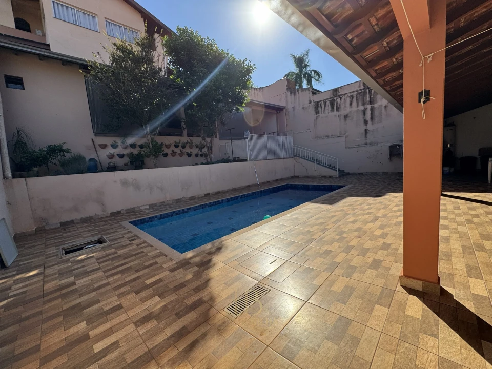 Imagens do imóveis Casa à Venda em Londrina no Jardim Champagnat, Região Oeste de Londrina
