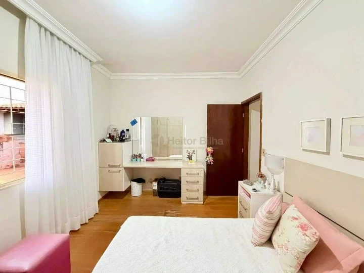 Imagens do imóveis Casa Assobradada Jd. Universitário
