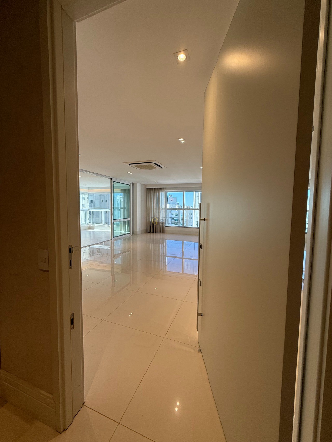 Imagens do imóveis Apartamento de alto padrão a venda no condomínio Edifício Landmark no bairro Gleba Fazenda Palhano - Londrina/PR