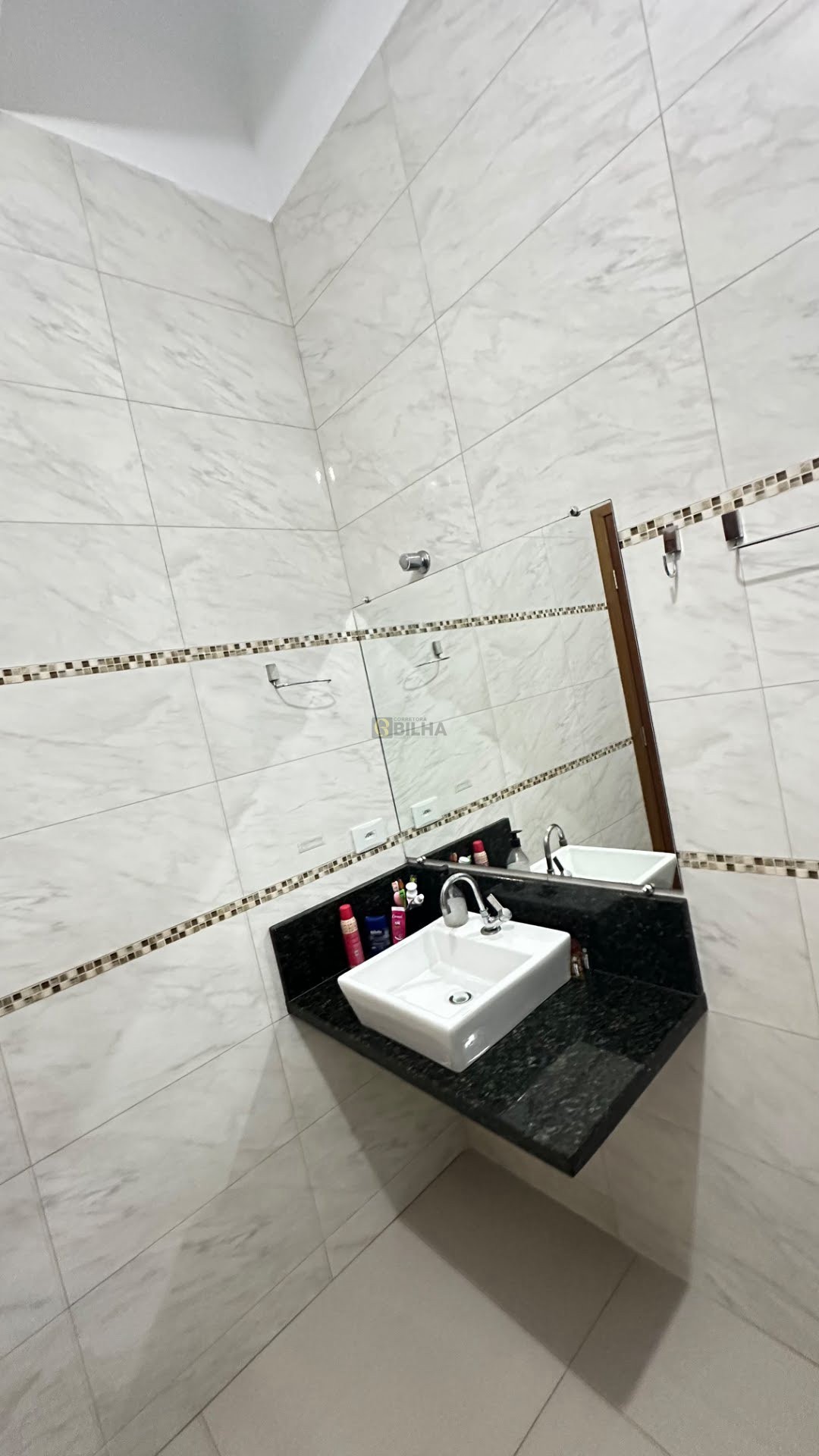 Imagens do imóveis Casa na Zona Leste ! 3 quartos com suíte, armários nos quartos e cozinha ! Mais de 100m² de área construída.