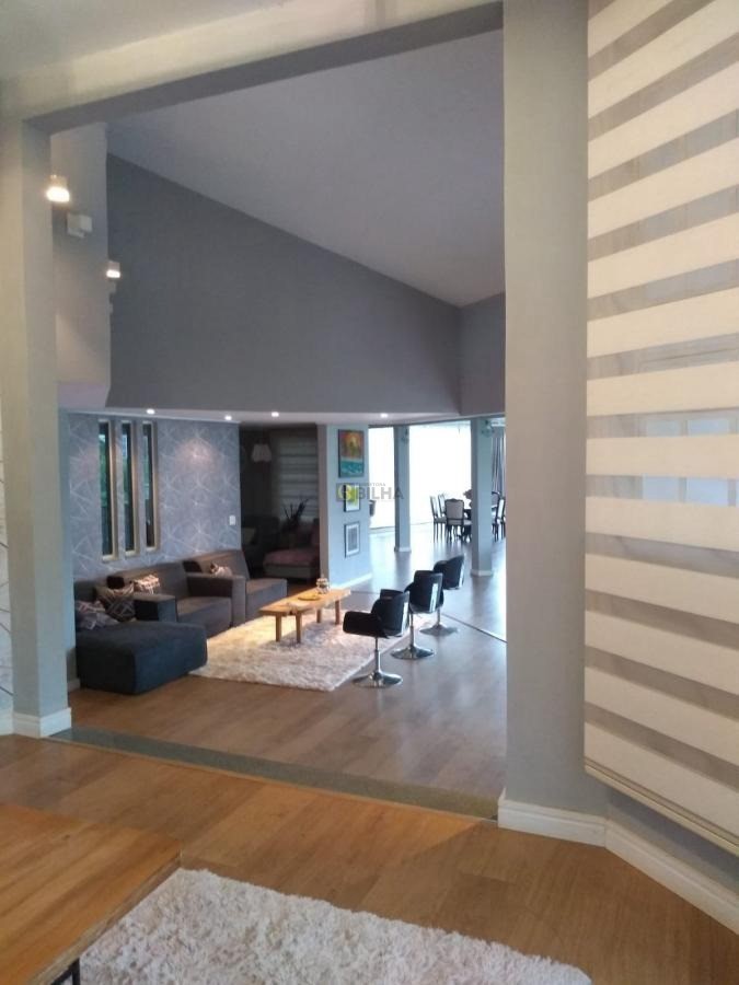Imagens do imóveis Casa de Luxo com 3 suítes no bairro Colina Verde