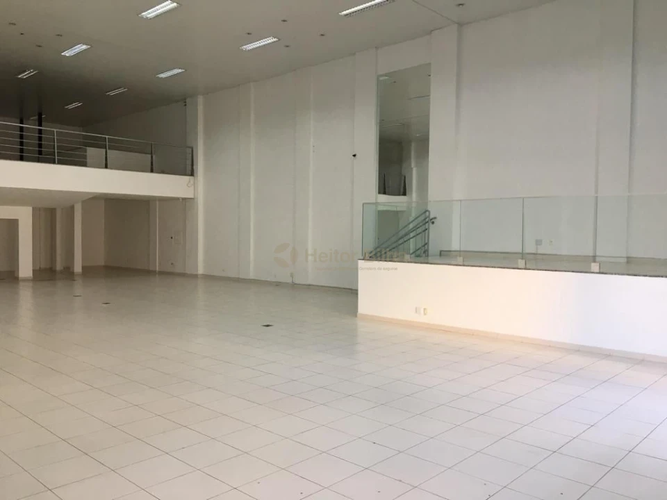 Imagens do imóveis Barracão Comercial para Alugar na Av. Maringá
