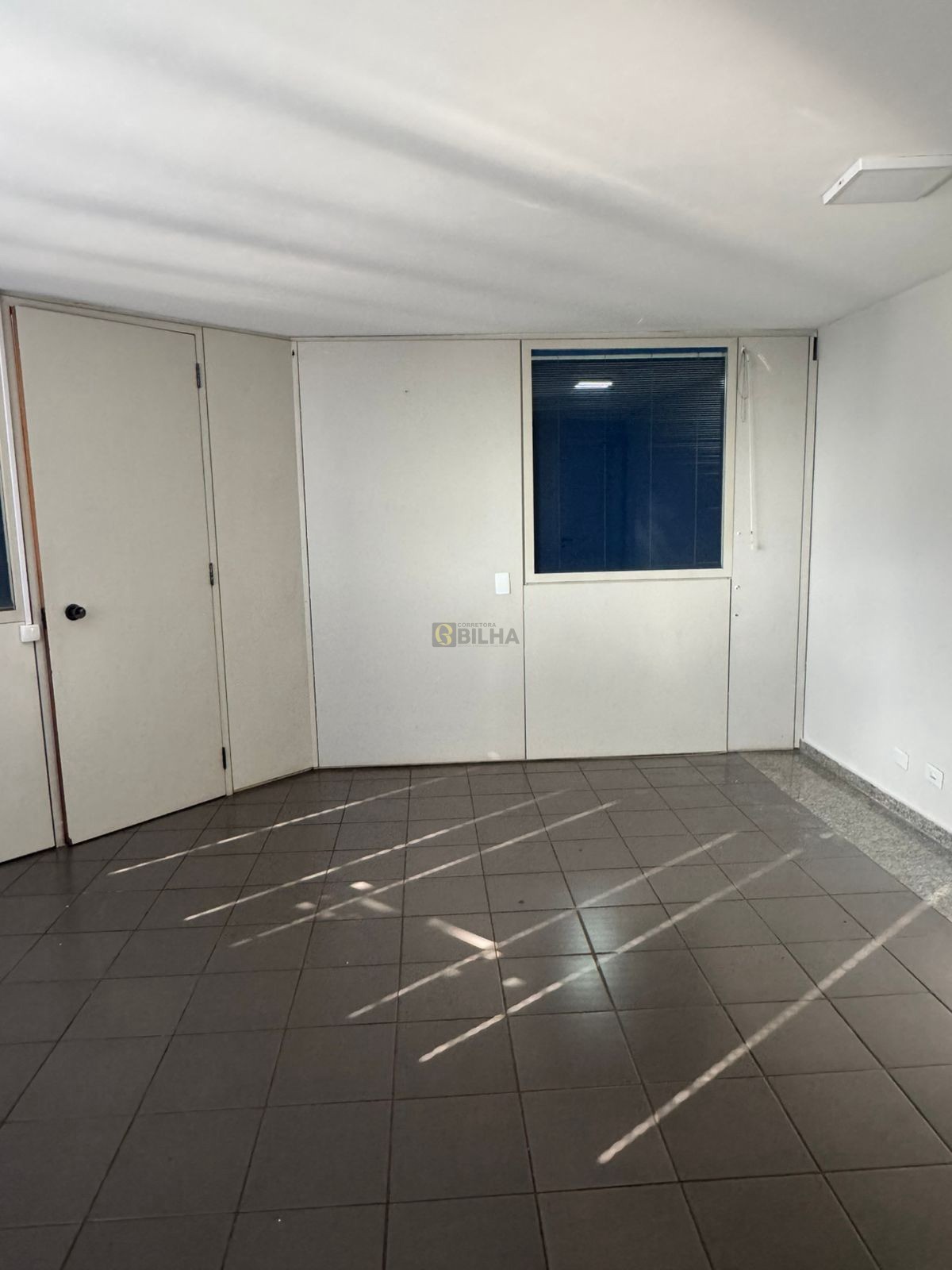 Imagens do imóveis Sala para alugar no condomínio Edifício Trader Center !!!