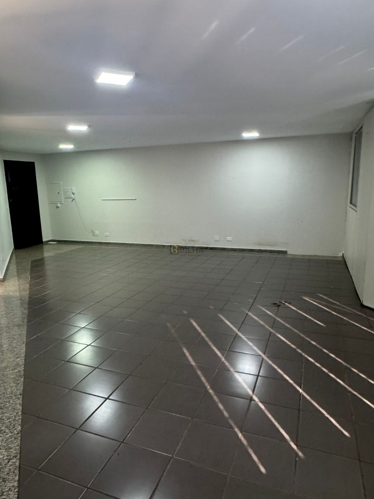 Imagens do imóveis Sala para alugar no condomínio Edifício Trader Center !!!