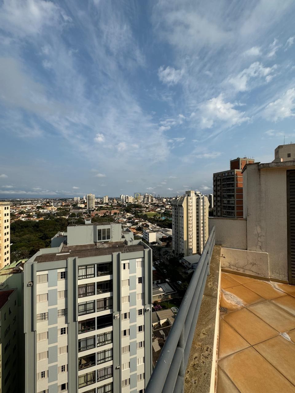 Imagens do imóveis Cobertura Duplex a venda no condomínio Ed. Coral Gables no bairro Centro.
