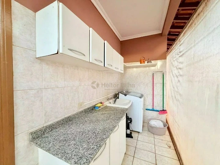 Imagens do imóveis Casa Assobradada Jd. Universitário