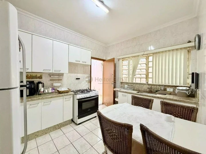 Imagens do imóveis Casa Assobradada Jd. Universitário