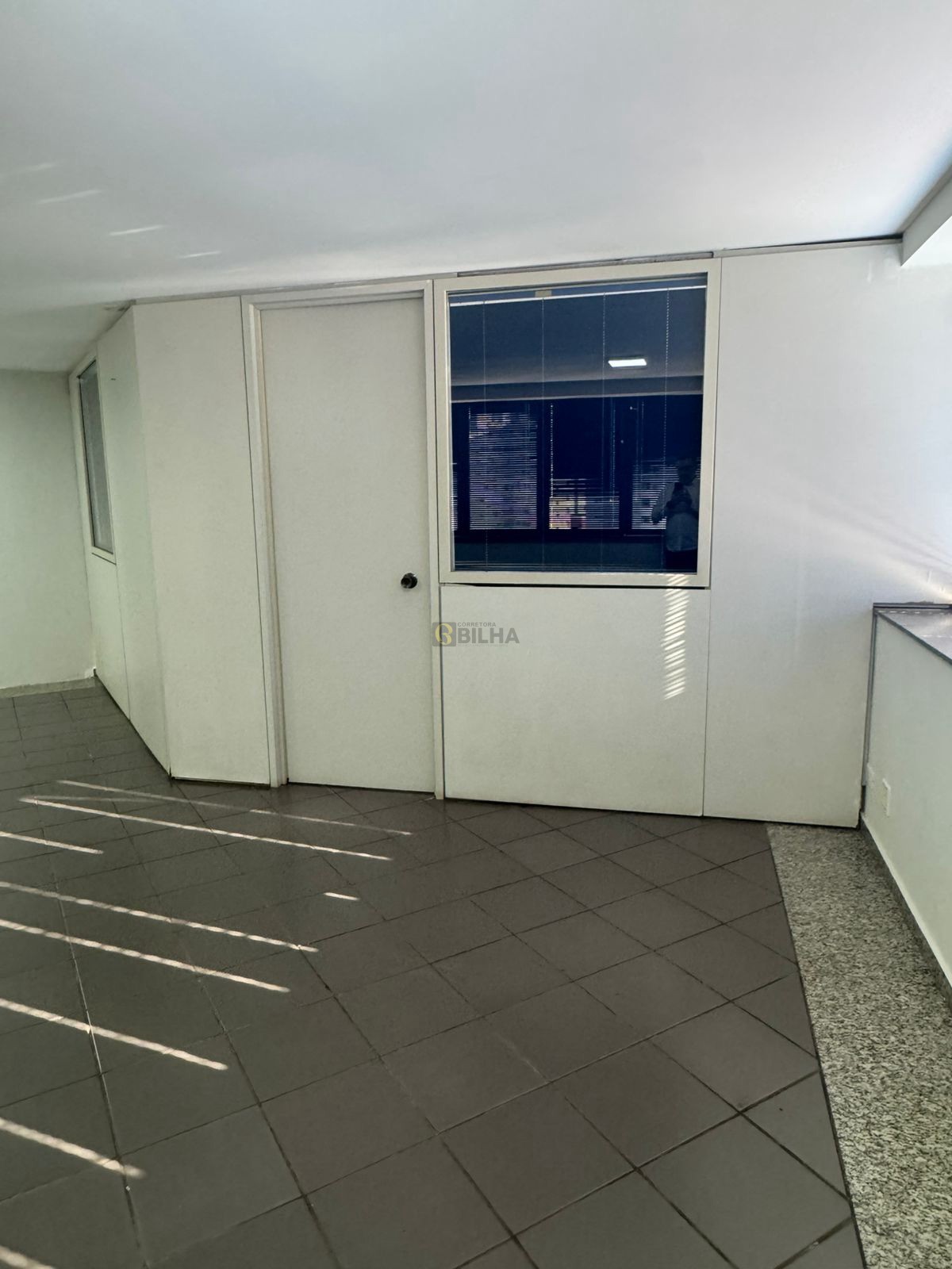 Imagens do imóveis Sala para alugar no condomínio Edifício Trader Center !!!