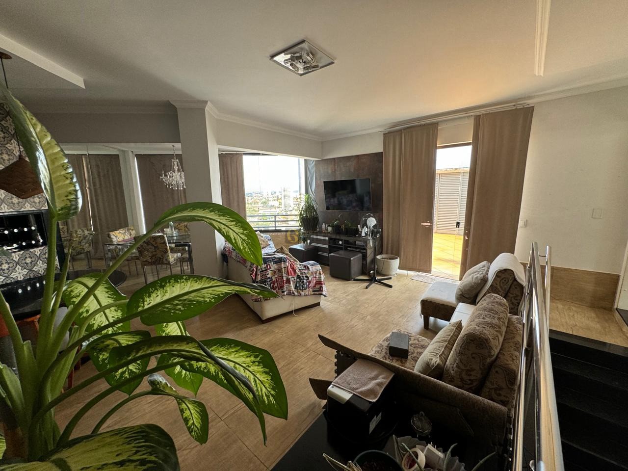 Imagens do imóveis Cobertura Duplex a venda no condomínio Ed. Coral Gables no bairro Centro.