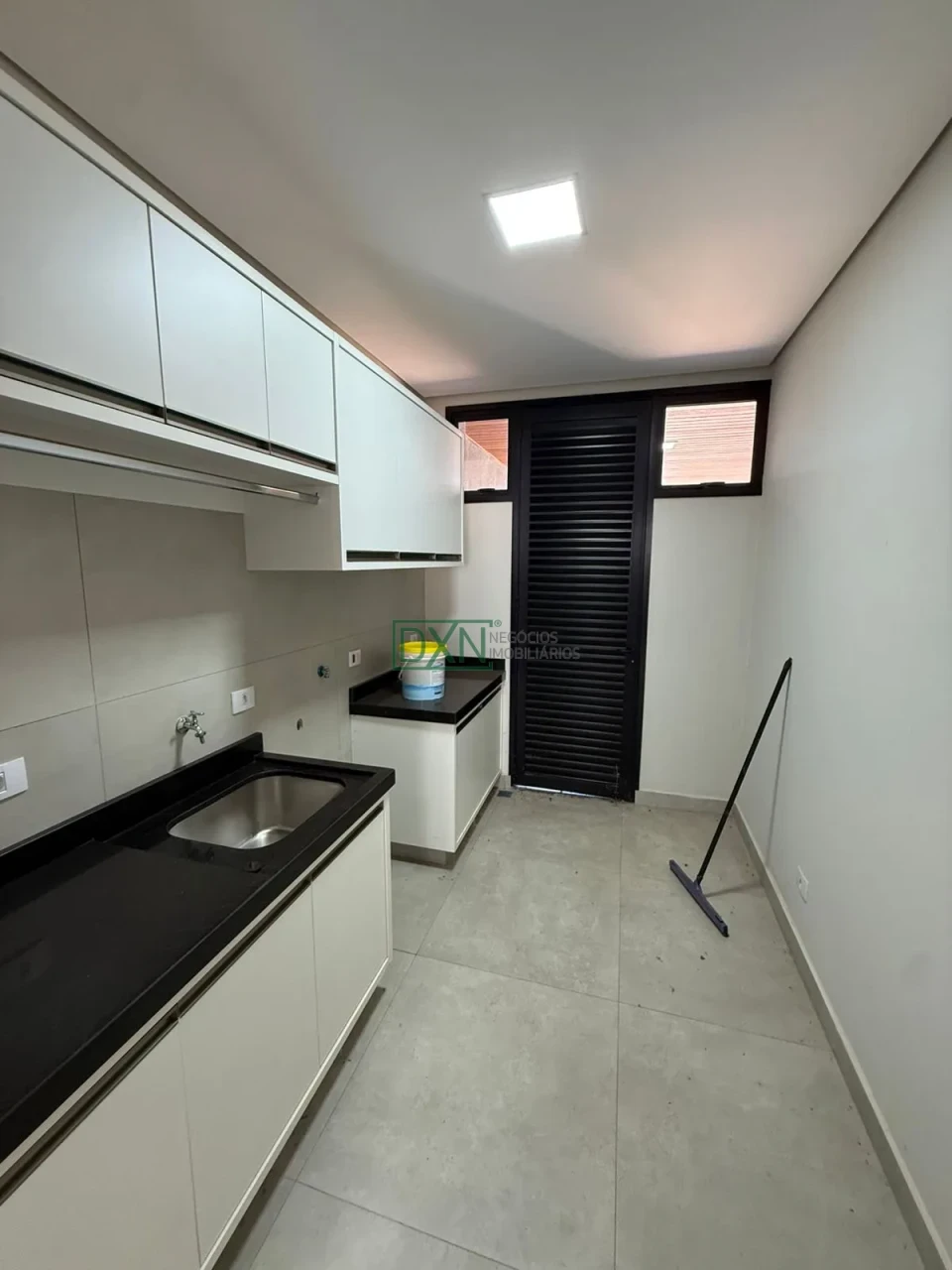 Casa à venda 3 Quartos, 2 Vagas, 300M², Bellevie, Cambé - PR