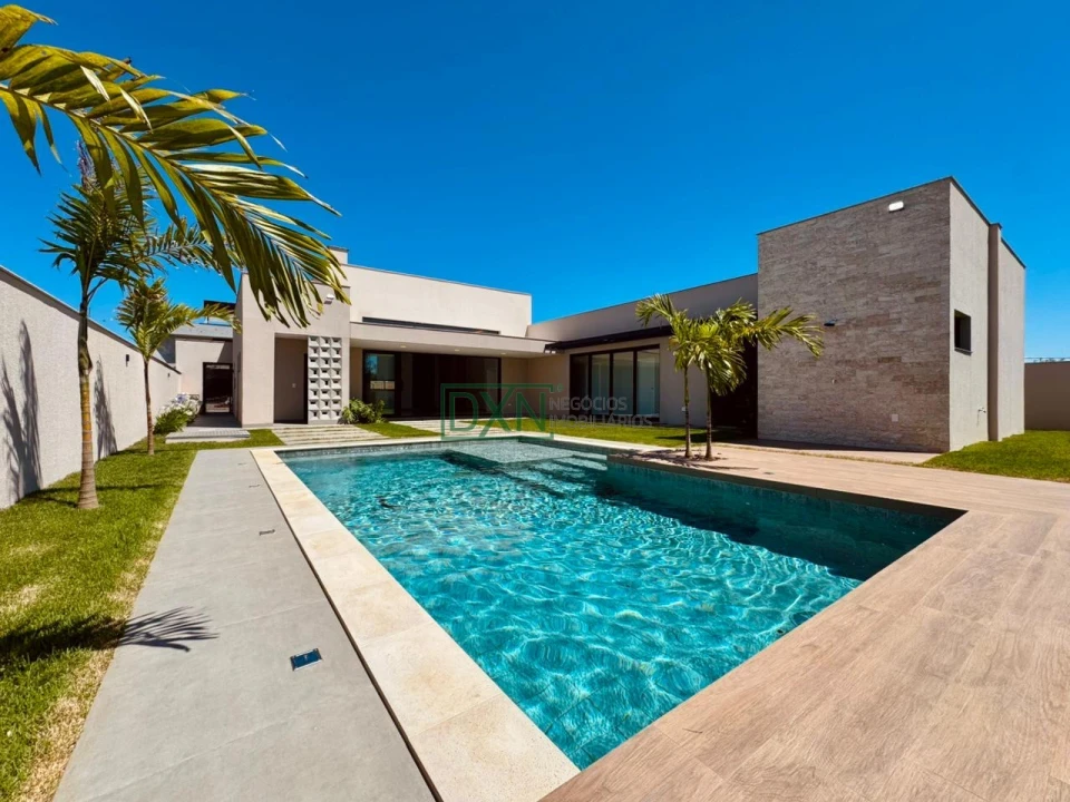 CASA EM ALTO PADRÃO COM 4 SUÍTES NO VILLÁGIO DO ENGENHO