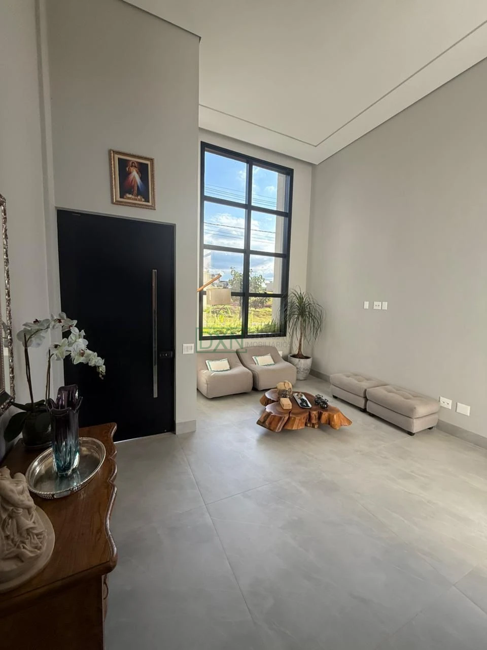 CASA COM 4 SUÍTES NO CONDOMINIO BELLEVIE