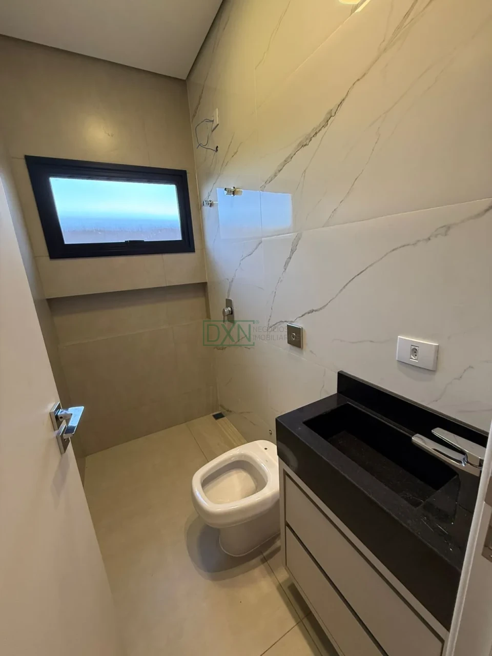 Casa à venda 3 Quartos, 2 Vagas, 300M², Bellevie, Cambé - PR