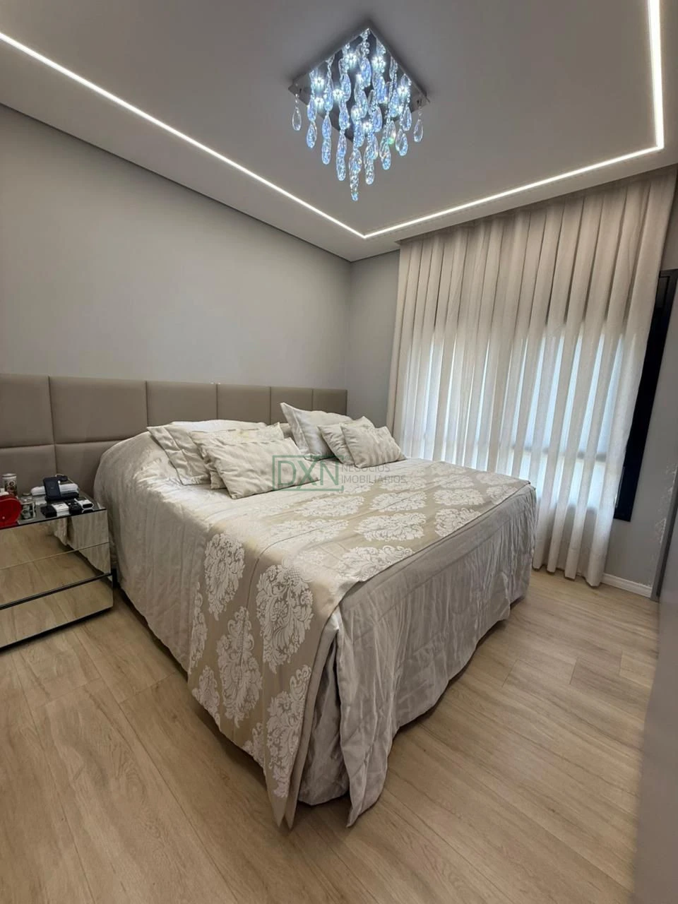 CASA COM 4 SUÍTES NO CONDOMINIO BELLEVIE