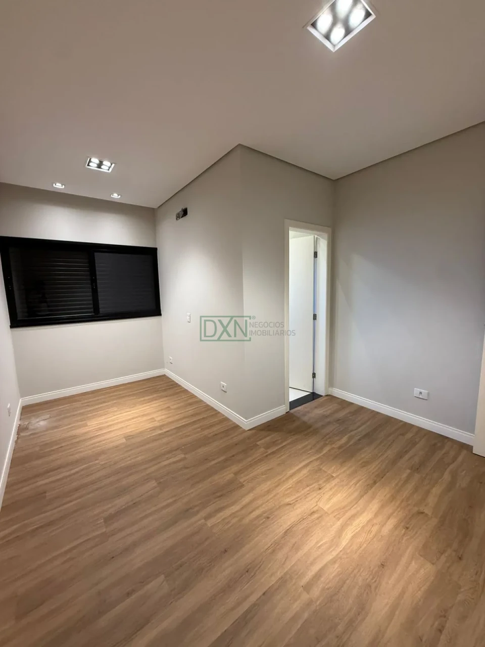 Casa à venda 3 Quartos, 2 Vagas, 300M², Bellevie, Cambé - PR