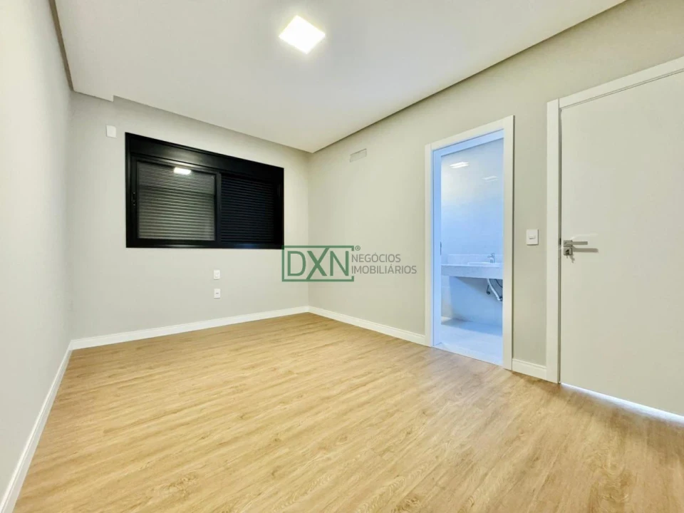 CASA EM ALTO PADRÃO COM 4 SUÍTES NO VILLÁGIO DO ENGENHO